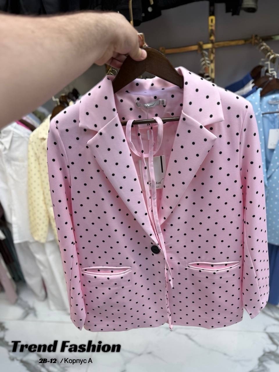модные костюмы,женские костюмы,стильные наряды,женская мода,пиджак со стразами