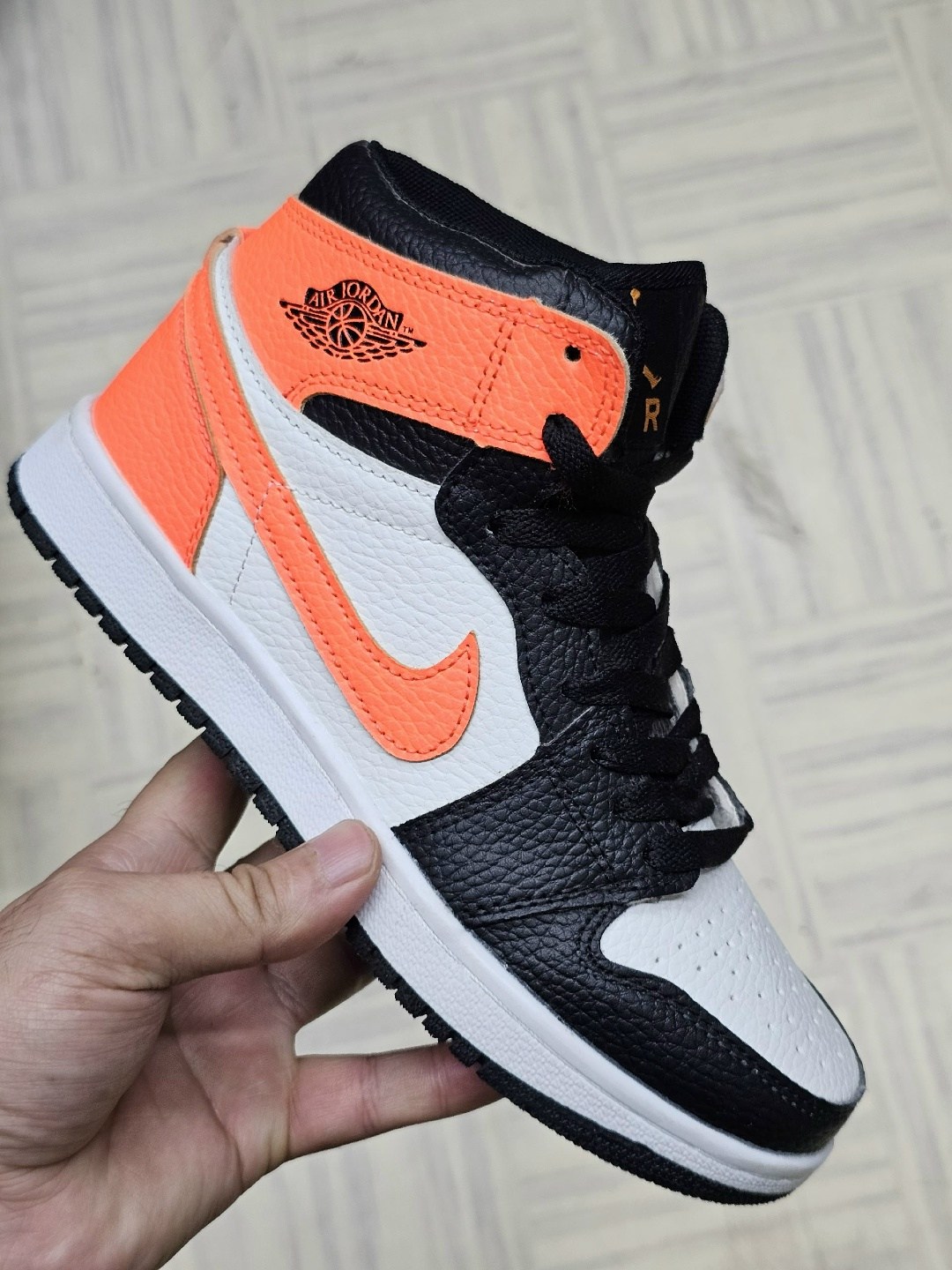 кроссовки женские nike air jordan 1,кроссовки,женские кроссовки nike,спортивные кроссовки,женские кроссовки nike air jordan 1 mid