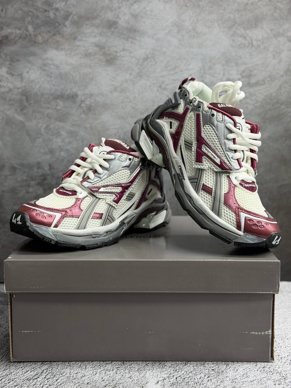 кроссовки balenciaga runner,кроссовки balenciaga runner sneaker burgundy,кроссовки в стиле balenciaga,кроссовки баленсиага раннер,кроссовки kith x balenciaga runner white burgundy