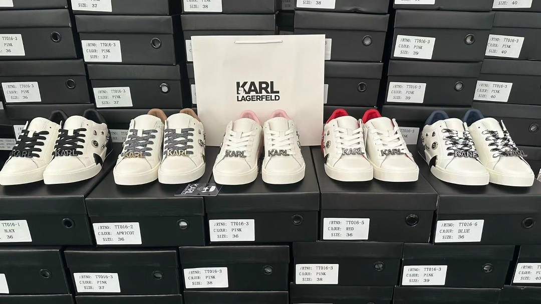 кроссовки karl lagerfeld,, karl lagerfeld,karl lagerfeld кеды со значками,кеды karl lagerfeld