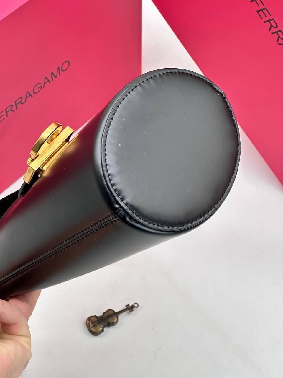 salvatore ferragamo сумка,сумка ferragamo,сумка ferragamo женская цена,сумка ведро,сумка сальваторе феррагамо черная