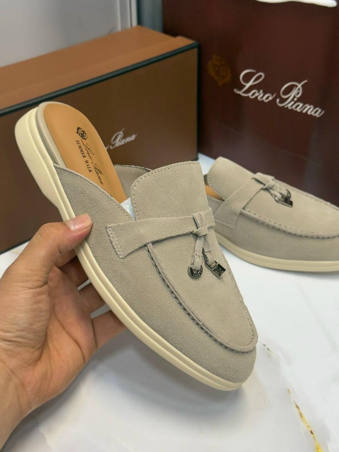 мюли loro piana,,лоферы loro piana,сабо loro piana,женские замшевые мюли loro piana бежевые