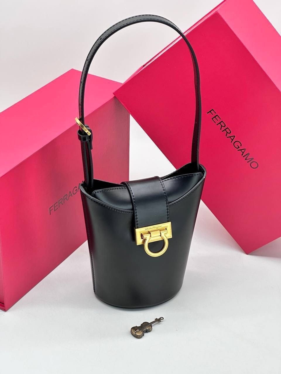 salvatore ferragamo сумка,сумка ferragamo,сумка ferragamo женская цена,сумка ведро,сумка сальваторе феррагамо черная