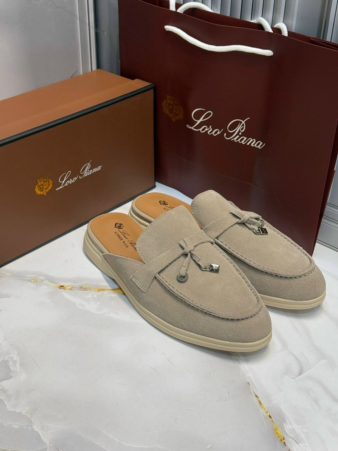 мюли loro piana,,лоферы loro piana,сабо loro piana,женские замшевые мюли loro piana бежевые