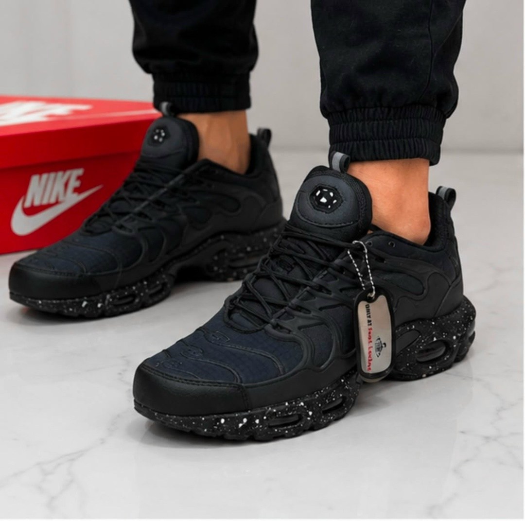 кроссовки nike air max plus tn,nike air max plus tn,кроссовки,черные кроссовки nike air max tn plus,кроссовки nike air max tn plus terrascape