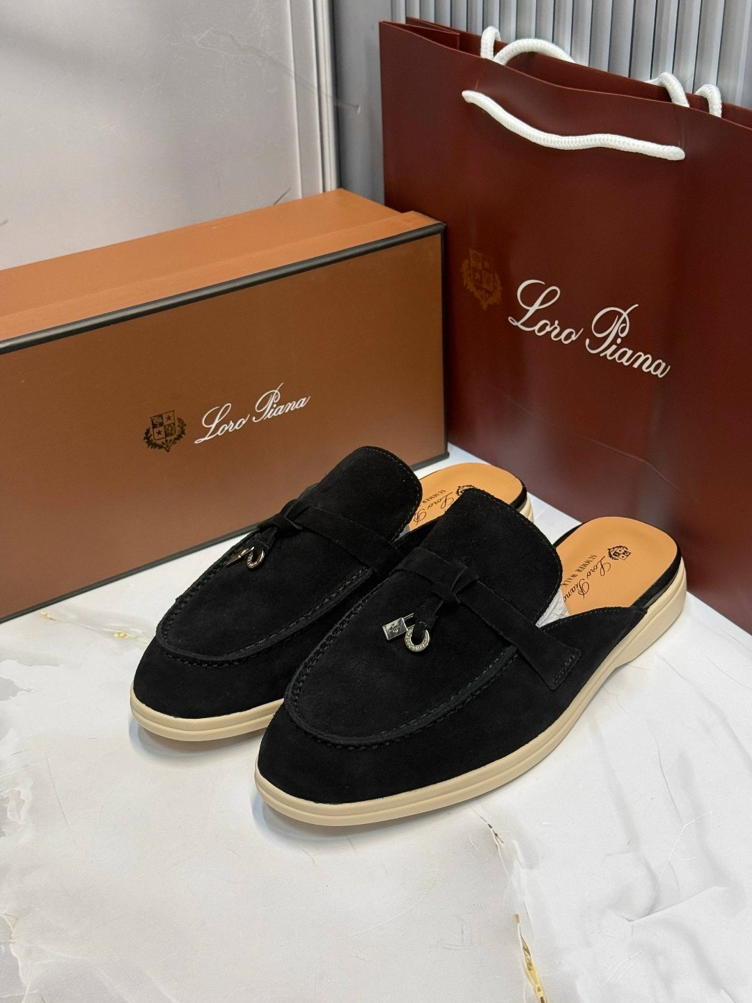 мюли loro piana,,лоферы loro piana,сабо loro piana,женские замшевые мюли loro piana бежевые