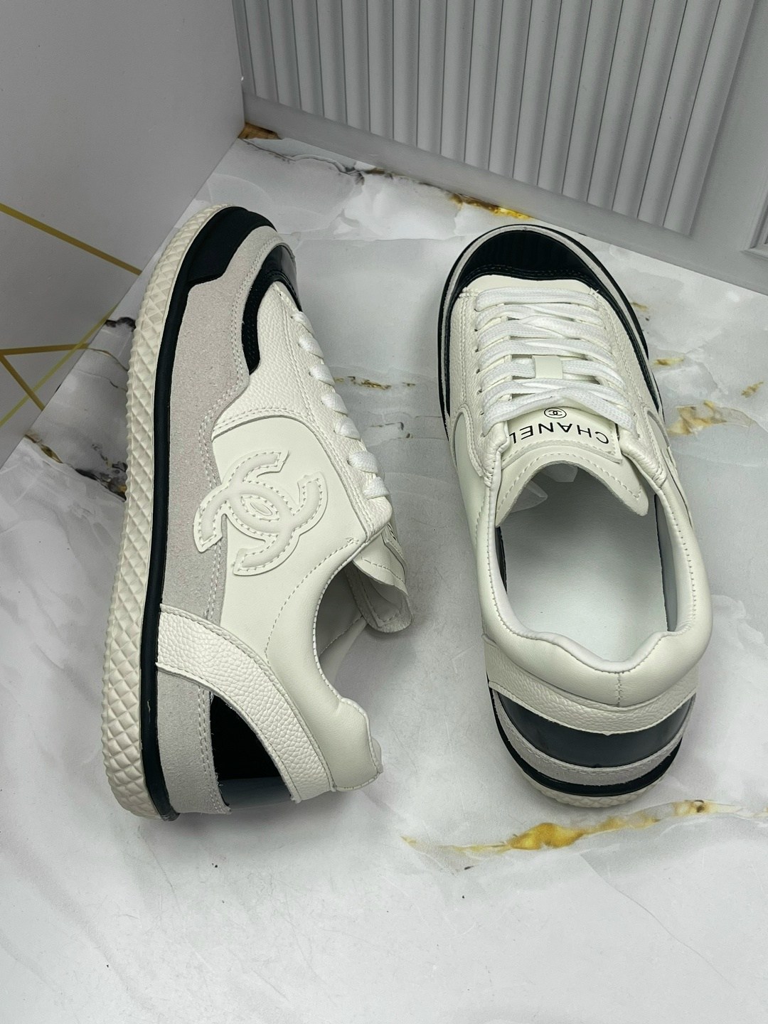 женские кроссовки chanel,chanel кроссовки,кеды женские chanel,chanel кеды,кроссовки кожаные chanel