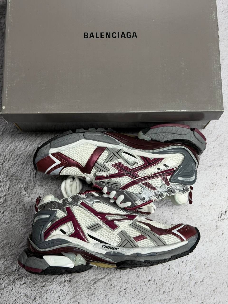 кроссовки balenciaga runner,кроссовки balenciaga runner sneaker burgundy,кроссовки в стиле balenciaga,кроссовки баленсиага раннер,кроссовки kith x balenciaga runner white burgundy