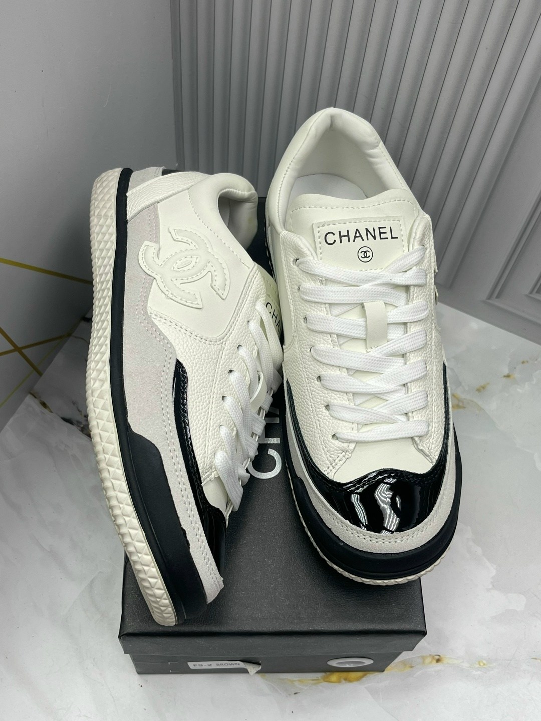 женские кроссовки chanel,chanel кроссовки,кеды женские chanel,chanel кеды,кроссовки кожаные chanel