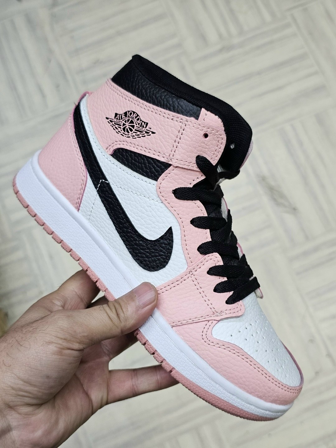 кроссовки женские nike air jordan 1,кроссовки,женские кроссовки nike,спортивные кроссовки,женские кроссовки nike air jordan 1 mid