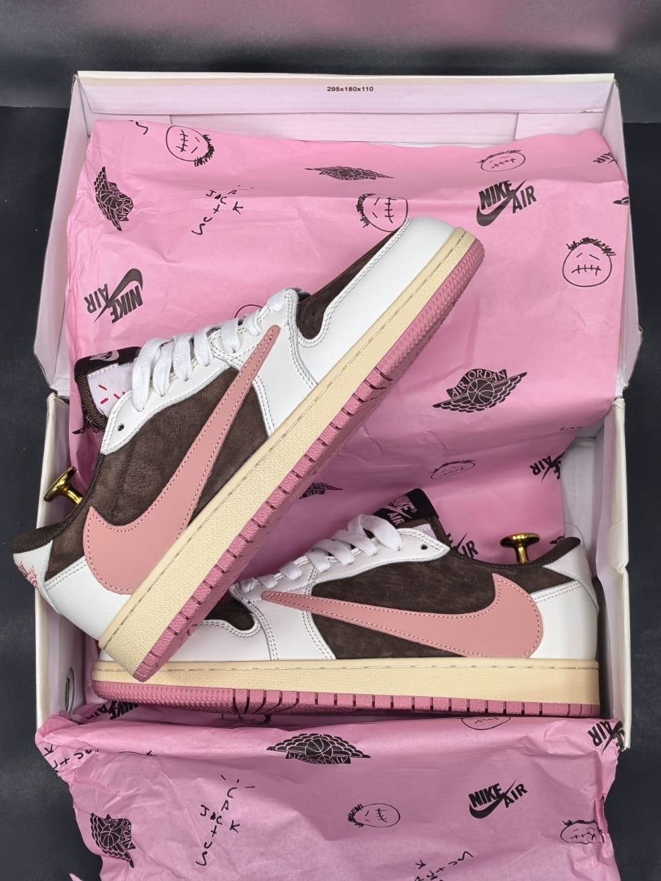 кроссовки nike travis scott x air jordan 1 low,nike air jordan 1 low x travis scott,nike air jordan 1 low travis scott,кеды travis scott x air jordan 1 pink oxford,кроссовки nike air jordan 1 low trav