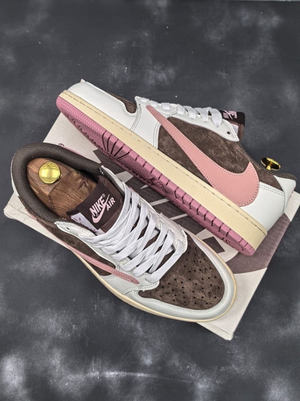 кроссовки nike travis scott x air jordan 1 low,nike air jordan 1 low x travis scott,nike air jordan 1 low travis scott,кеды travis scott x air jordan 1 pink oxford,кроссовки nike air jordan 1 low trav
