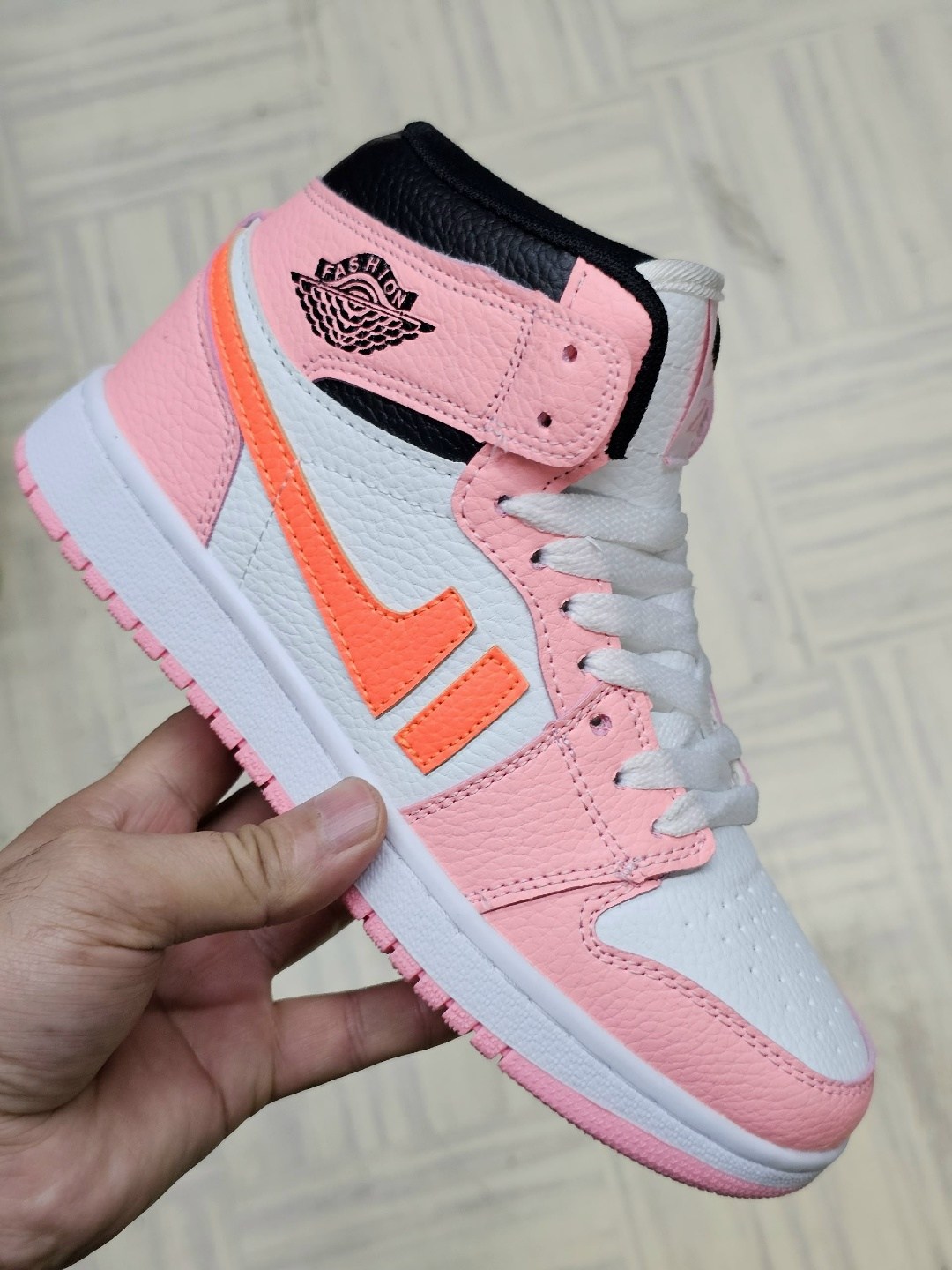 кроссовки женские nike air jordan 1,кроссовки,женские кроссовки nike,спортивные кроссовки,женские кроссовки nike air jordan 1 mid