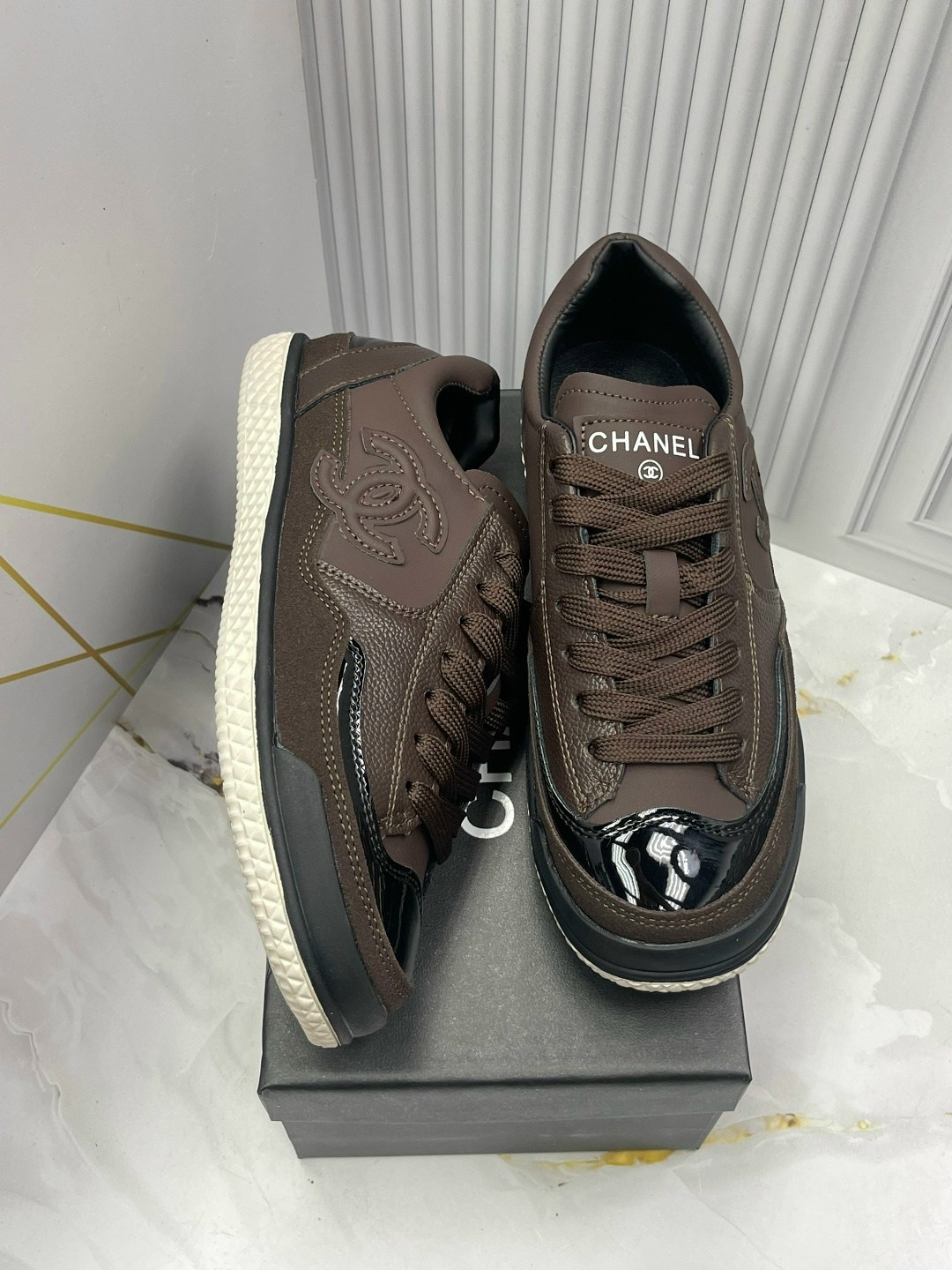 женские кроссовки chanel,chanel кроссовки,кеды женские chanel,chanel кеды,кроссовки кожаные chanel