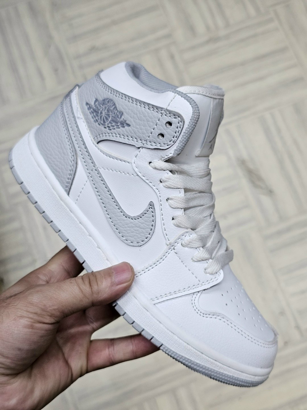 кроссовки женские nike air jordan 1,кроссовки,женские кроссовки nike,спортивные кроссовки,женские кроссовки nike air jordan 1 mid