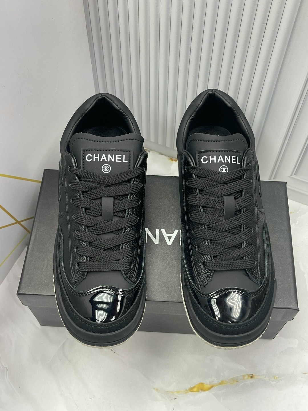 женские кроссовки chanel,chanel кроссовки,кеды женские chanel,chanel кеды,кроссовки кожаные chanel