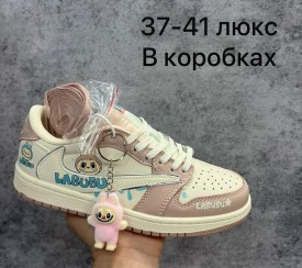 Кроссовки