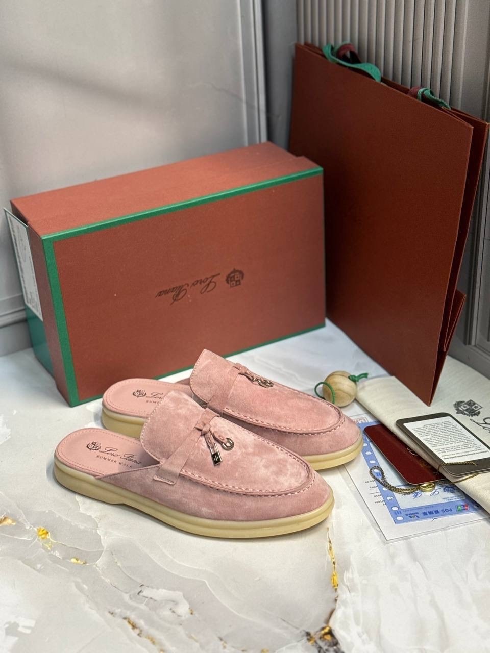 loro piana мюли,замшевые женские лоферы loro piana розовые,лоферы loro piana,женские замшевые мюли loro piana розовые,замшевые мюли