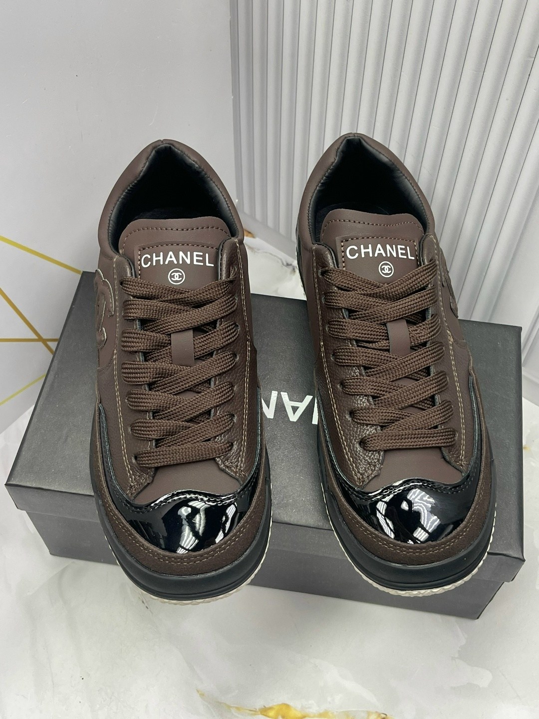 женские кроссовки chanel,chanel кроссовки,кеды женские chanel,chanel кеды,кроссовки кожаные chanel
