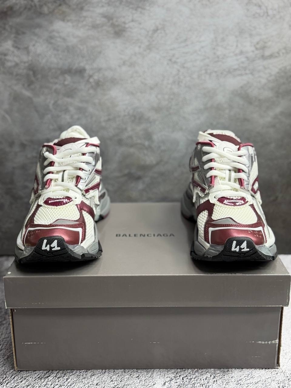 кроссовки balenciaga runner,кроссовки balenciaga runner sneaker burgundy,кроссовки в стиле balenciaga,кроссовки баленсиага раннер,кроссовки kith x balenciaga runner white burgundy