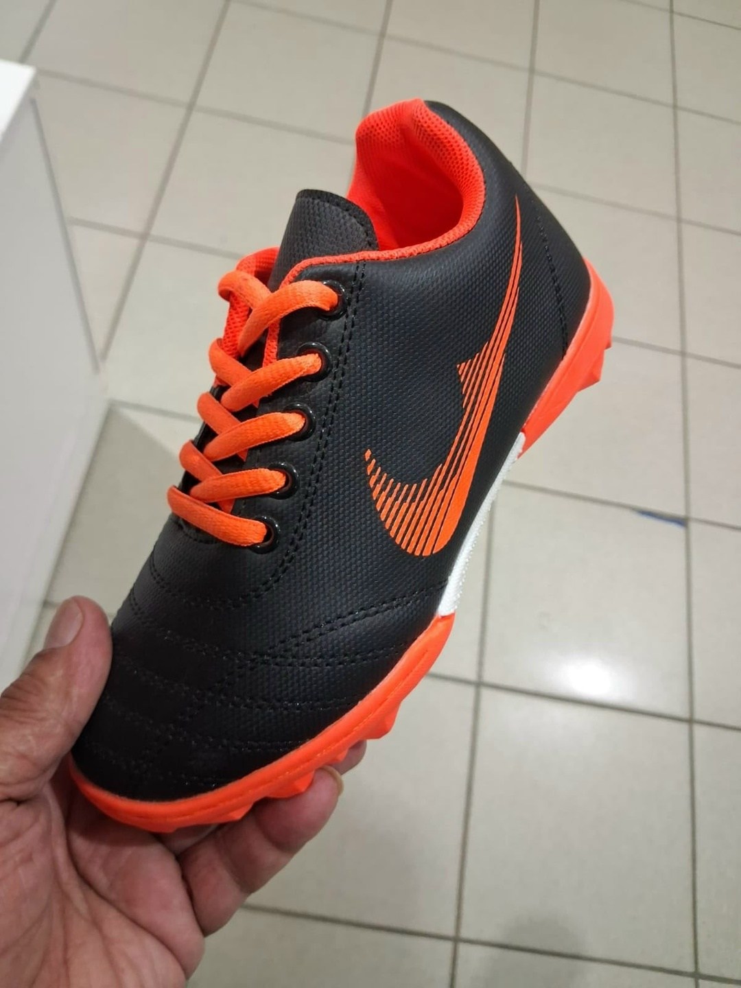 футбольная бутса,сороконожка для футбола,футбольная ,сороконожки футбольные,бутсы сороконожки