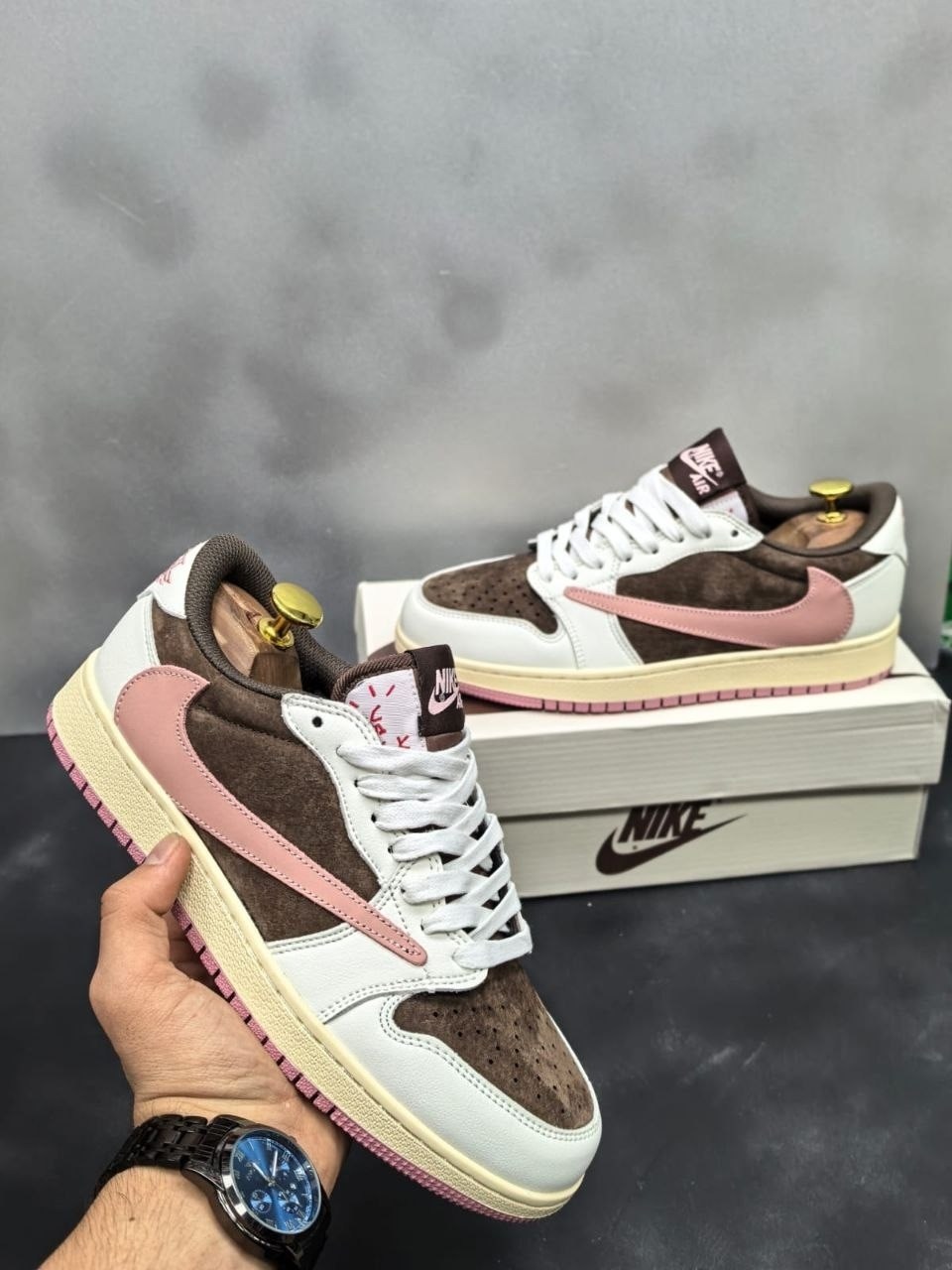 кроссовки nike travis scott x air jordan 1 low,nike air jordan 1 low x travis scott,nike air jordan 1 low travis scott,кеды travis scott x air jordan 1 pink oxford,кроссовки nike air jordan 1 low trav