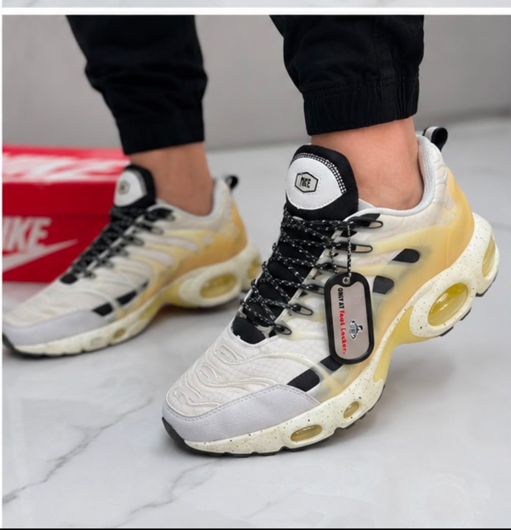 кроссовки nike air max plus tn,nike air max plus tn,кроссовки,черные кроссовки nike air max tn plus,кроссовки nike air max tn plus terrascape