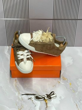 Кроссовки