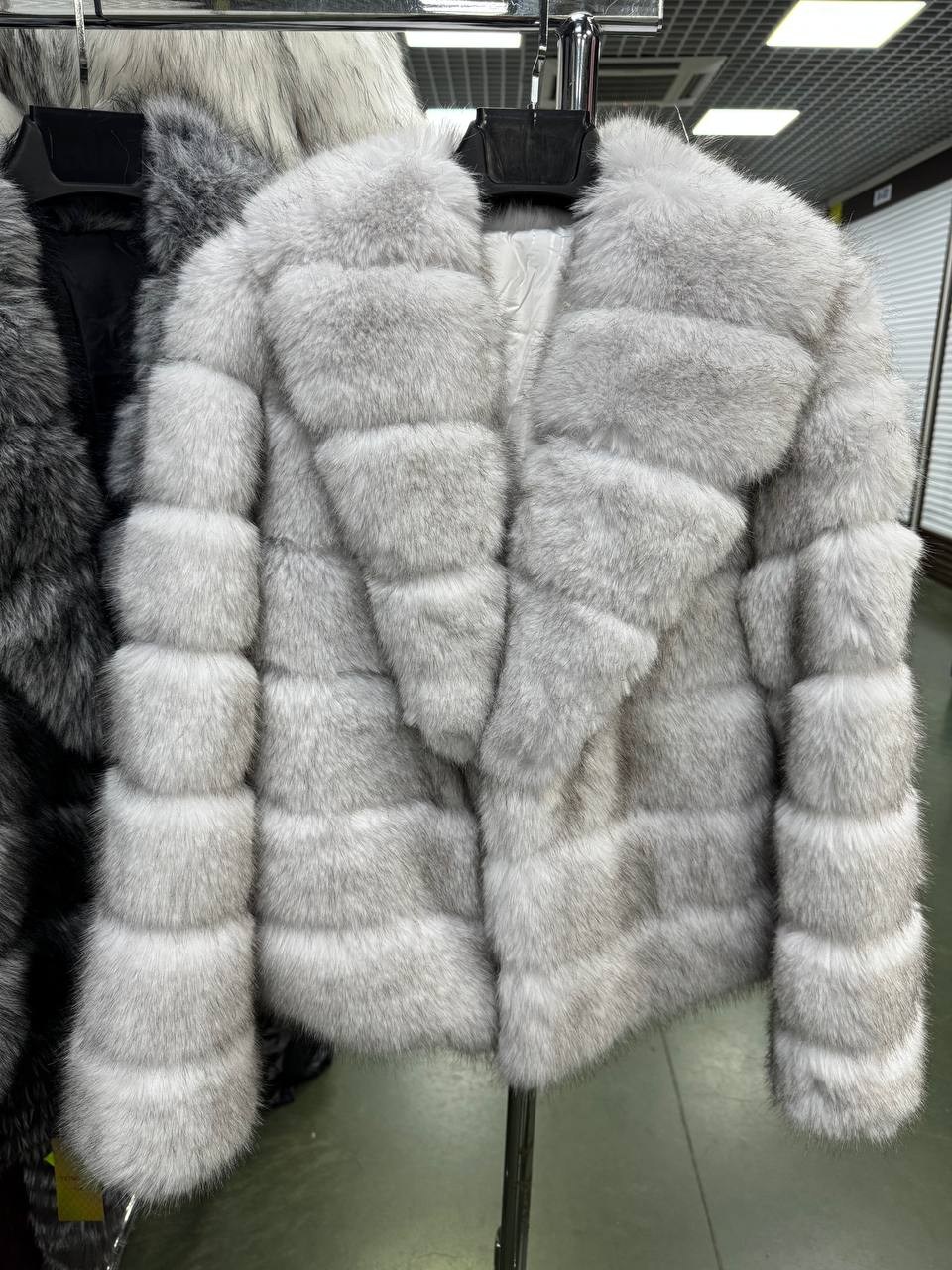 шуба из песца,шуба автоледи песец,женское короткое меховое пальто из лисьего меха,женская шуба из натурального лисьего меха,шуба из песца с воротником