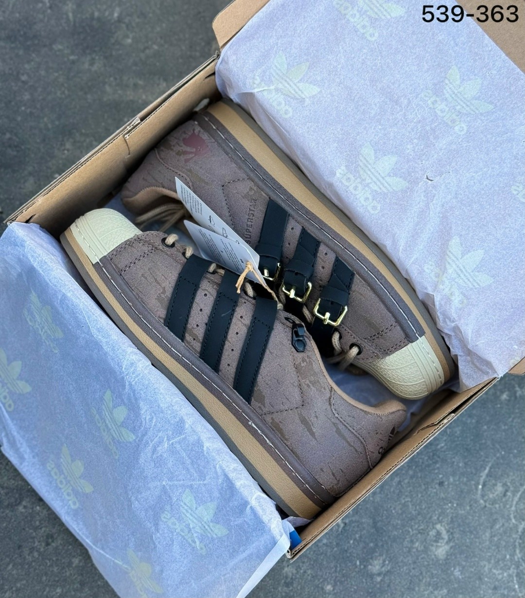 кроссовки adidas superstar,спортивная  ad originals superstar adidas,,кроссовки adidas superstar rabbit hole brown,кроссовки adidas superstar peri shoes