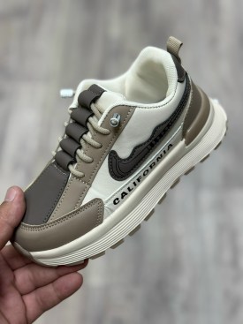 Кроссовки