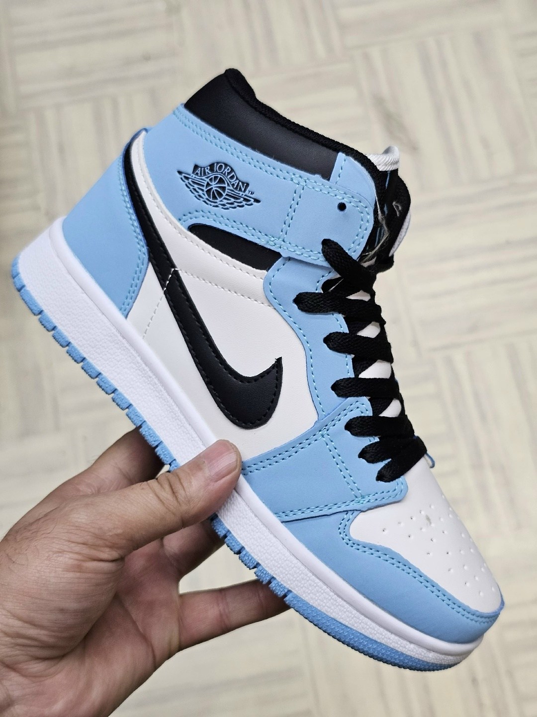 кроссовки женские nike air jordan 1,кроссовки,женские кроссовки nike,спортивные кроссовки,женские кроссовки nike air jordan 1 mid
