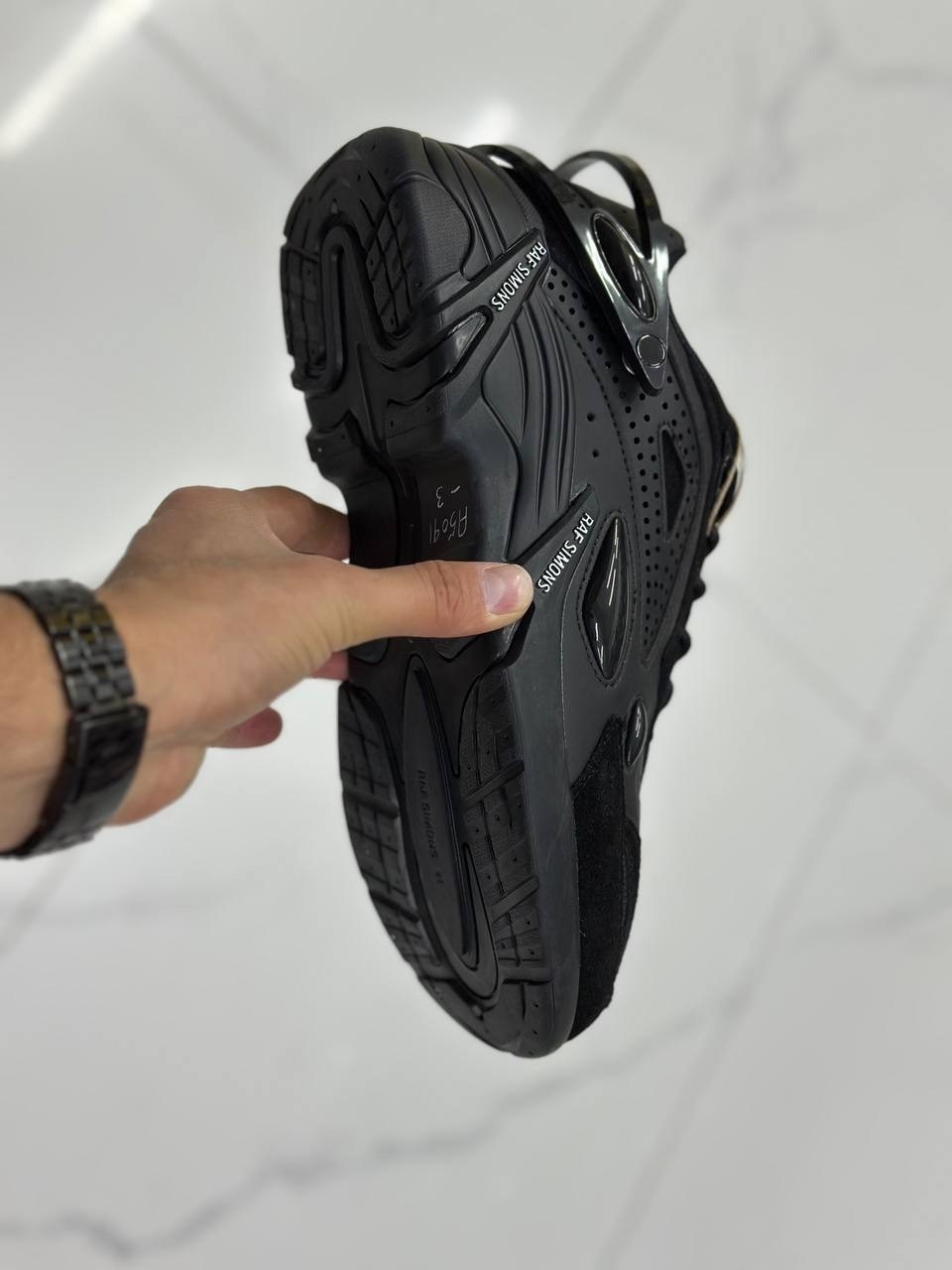 кроссовки adidas ozweego 2 x raf simons цвет черный,кроссовки raf simons,кроссовки raf simons cylon 21,кроссовки raf simons черный,кроссовки raf simons pharaxus sneaker black