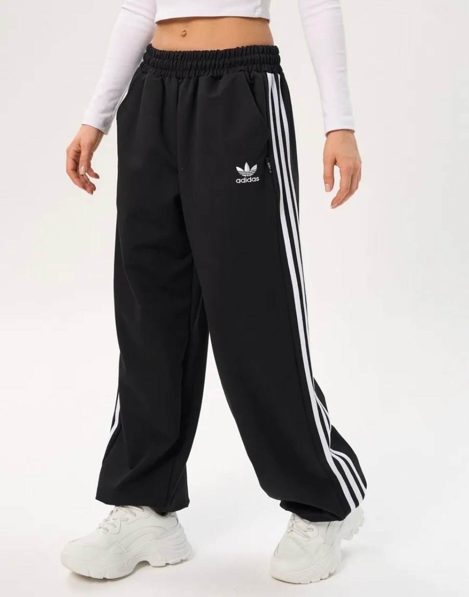 спортивные брюки adidas originals,штаны adidas широкие,спортивные брюки adidas,спортивные брюки adidas originals adicolor,женские брюки adidas