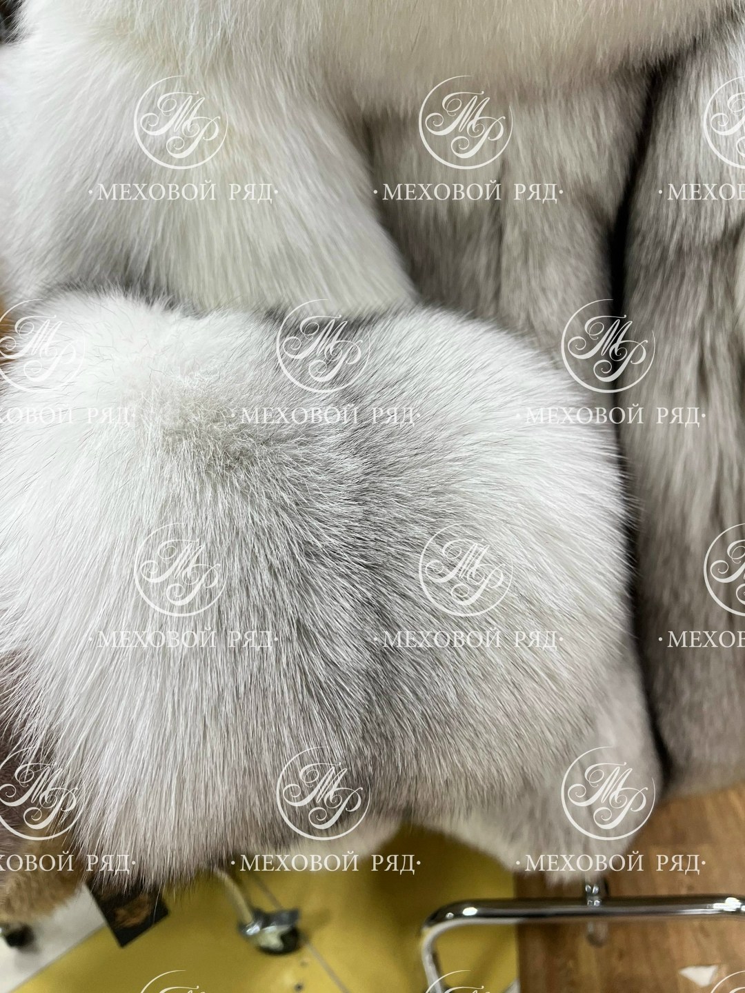 короткая шуба из белой лисы,песец шуба,женская шуба,меховая шуба,шуба из лисы
