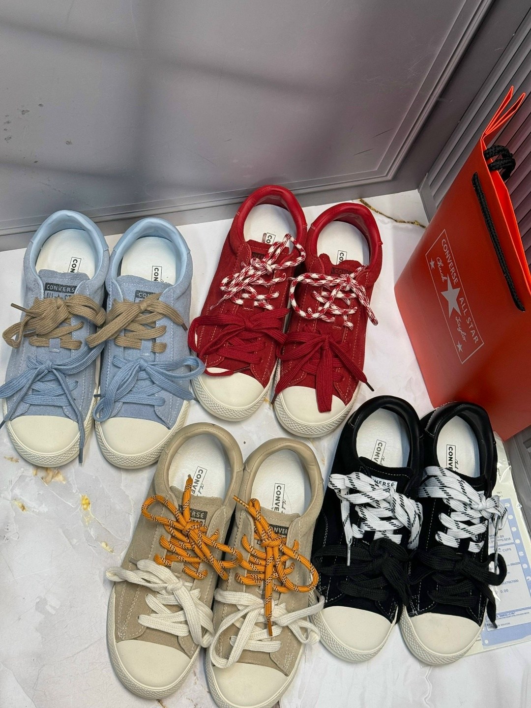 ,golden goose super star,golden goose кеды с красной звездой,замшевые кеды,converse all star