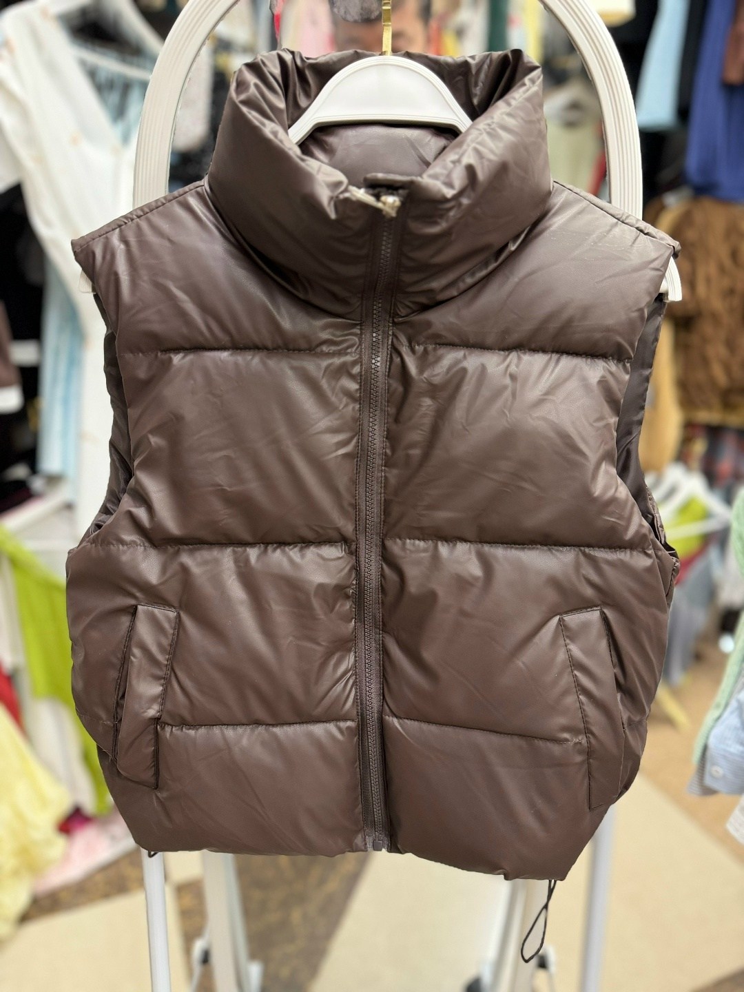 пуховой жилет,теплый жилет,жилеты женские,жилетки,жилетка теплая