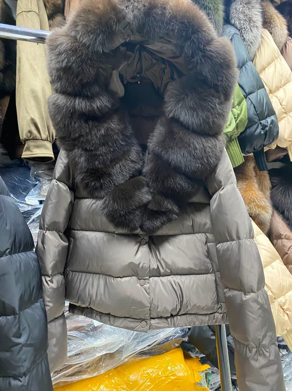 пуховик с натуральный мех,пуховик с мехом,женский пуховик с натуральным мехом,куртка с мехом песца,куртка с натуральным мехом песца чернобурка наполнитель пух перо