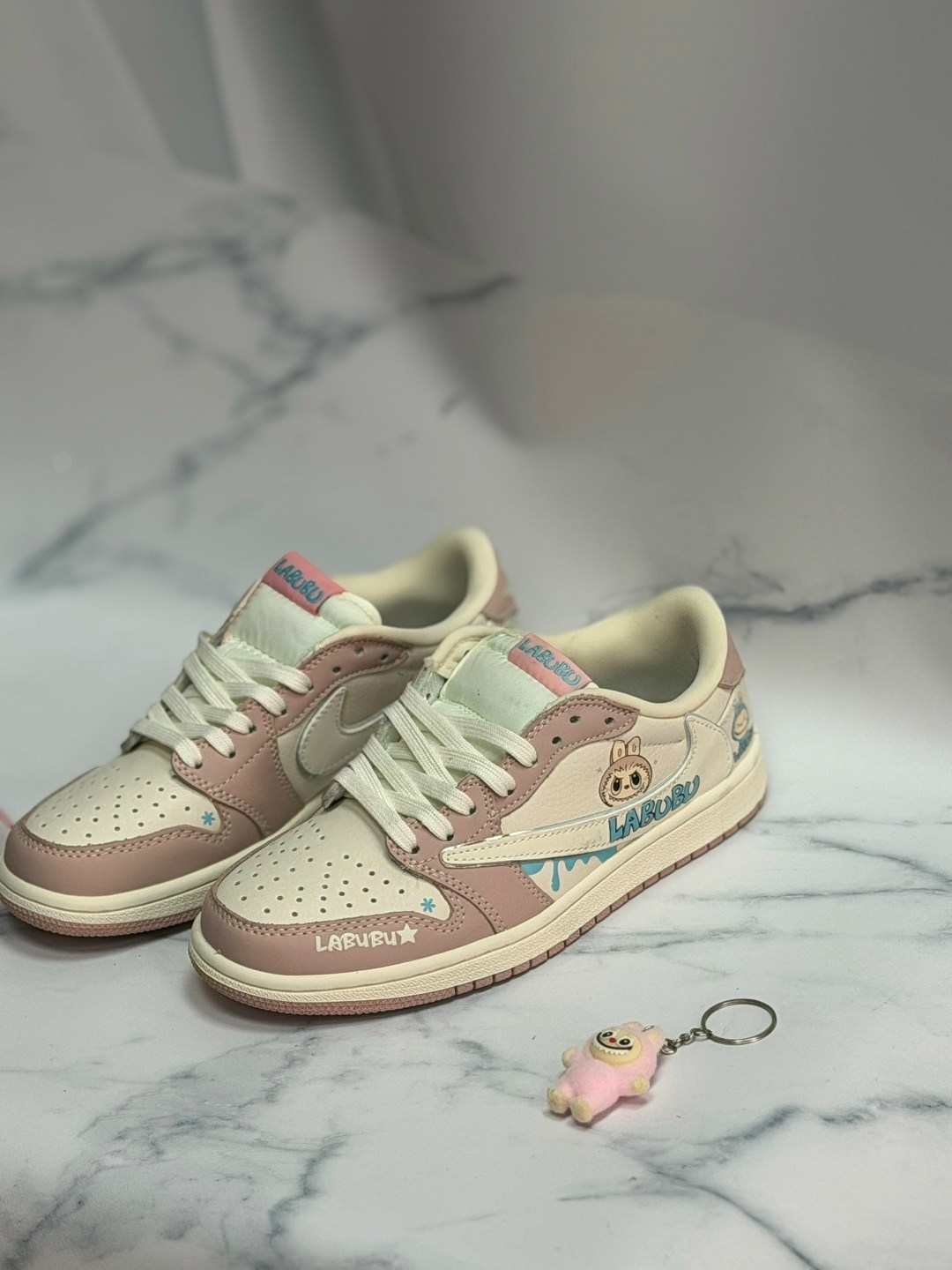 кроссовки nike air jordan 1 low x travis scott,женские кроссовки,кроссовки, женская,кроссовки nike air jordan 1 low x travis scott x labubu