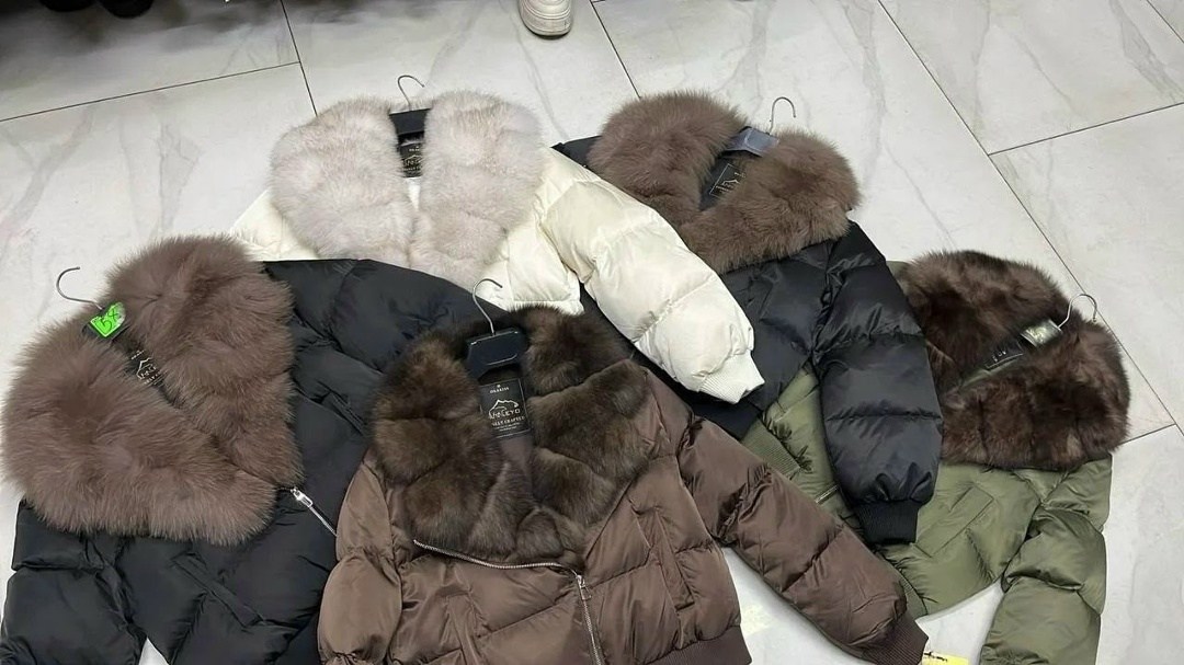 куртка-бомбер с натуральным мехом песца,пуховик с натуральным мехом,курткабомбер с натуральным мехом песца,верхняя одежда - пуховики с натуральным мехом арт. 11867038,куртка с мехом