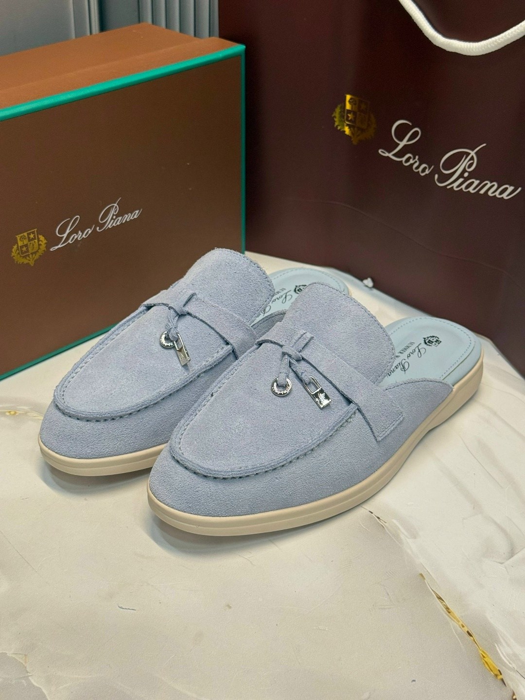 мюли loro piana,,женские замшевые мюли loro piana голубые,мюли лоро пиано женские,loro piana лоферы