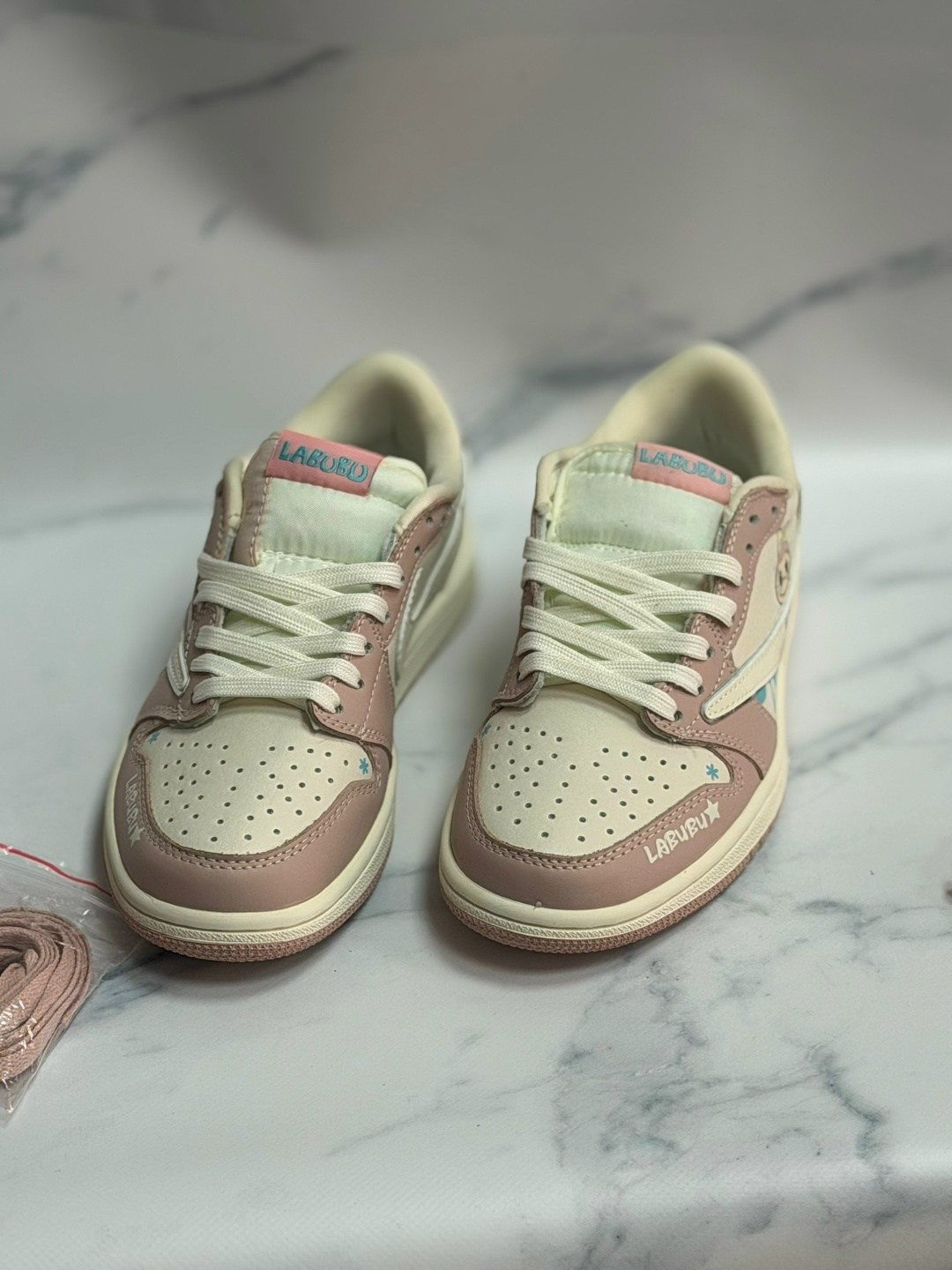 кроссовки nike air jordan 1 low x travis scott,женские кроссовки,кроссовки, женская,кроссовки nike air jordan 1 low x travis scott x labubu