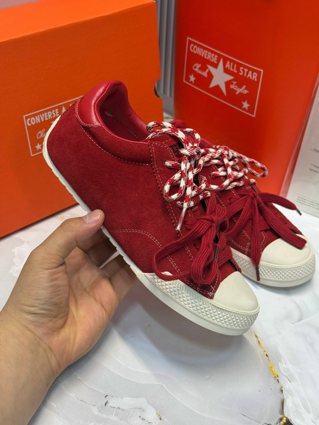 ,golden goose super star,golden goose кеды с красной звездой,замшевые кеды,converse all star