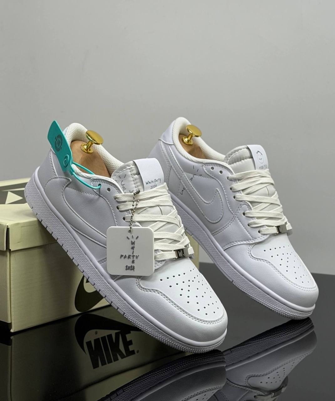 air jordan 1 low triple white,nike air jordan 1 low,кроссовки,кроссовки nike air jordan 1 low x travis scott,air jordan 1 low