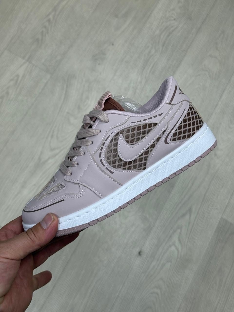 кроссовки 1 low se air jordan серебряный,nike air jordan 1 low se,женские кроссовки air jordan 1 low se 'metallic silver' fn5030-001,женские кроссовки air jordan 1 low,кроссовки 1 ретро средние air jo