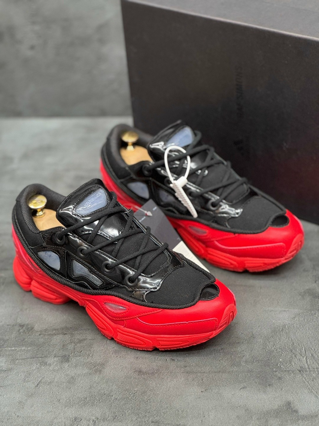 adidas raf simons ozweego 3 scarlet black,кроссовки adidas raf simons x ozweego 3 'core black scarlet',adidas raf simons x ozweego 3 core black scarlet,raf simons adidas ozweego 3,adidas by raf simons