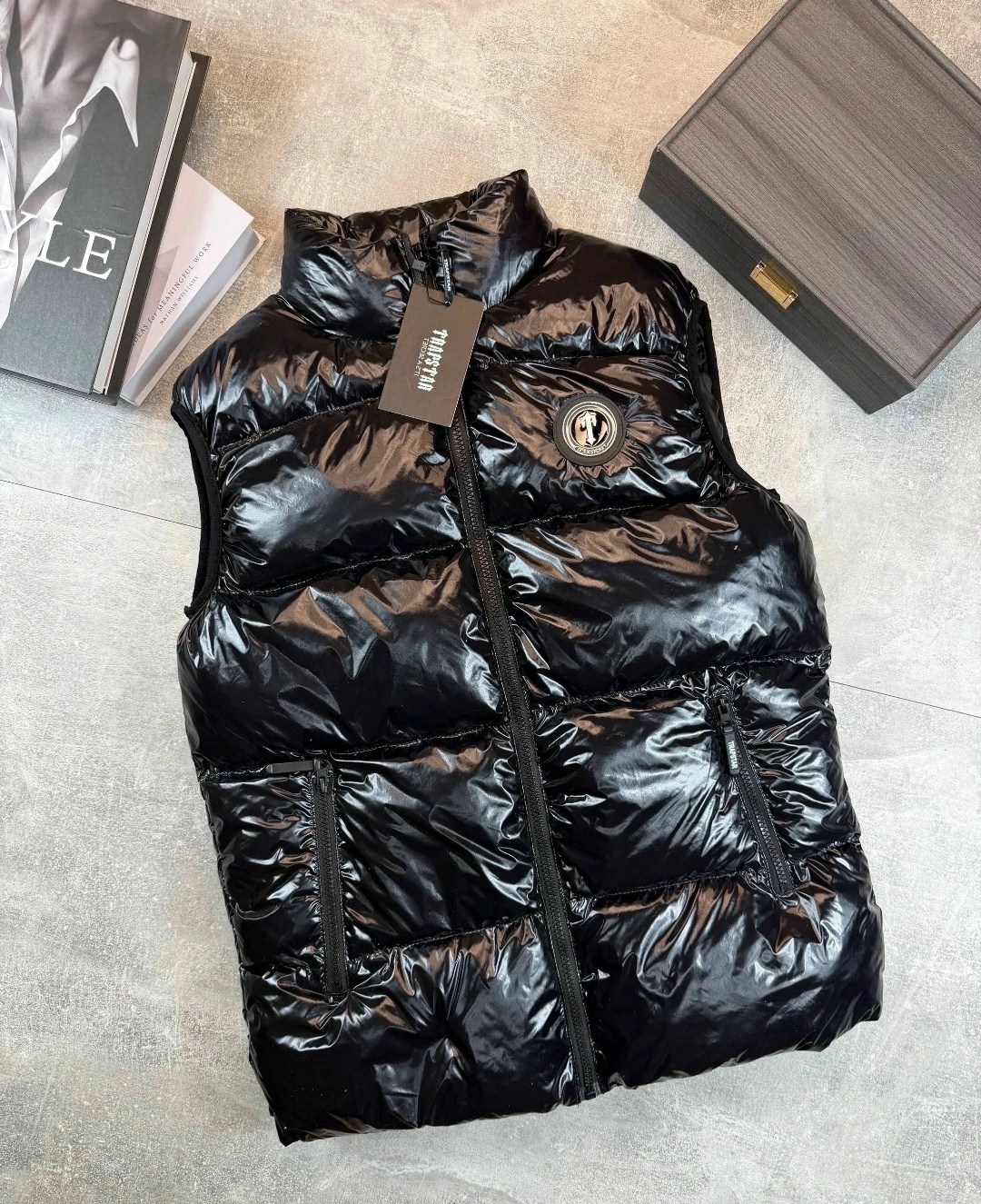 жилетка moncler,жилетка монклер оригинал,жилетка монклер,жилет монклер мужской,жилетка монклер глянцевая