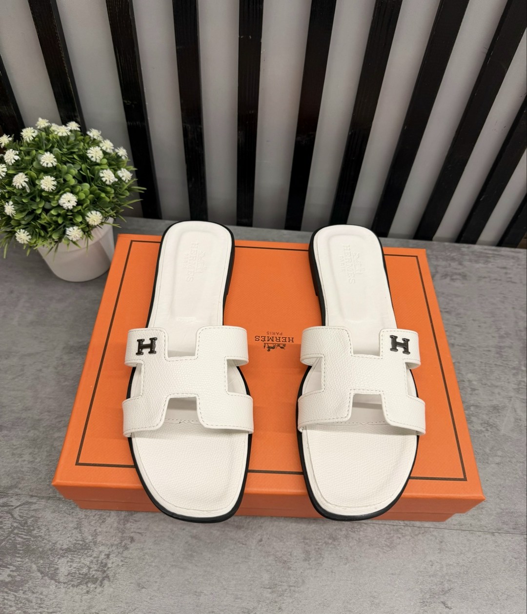 шлепки hermes женские,шлепки эрмес белые,шлепки гермес женские,шлепки hermes 2026,женские шлепанцы