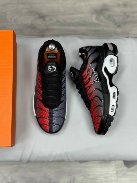 Кроссовки