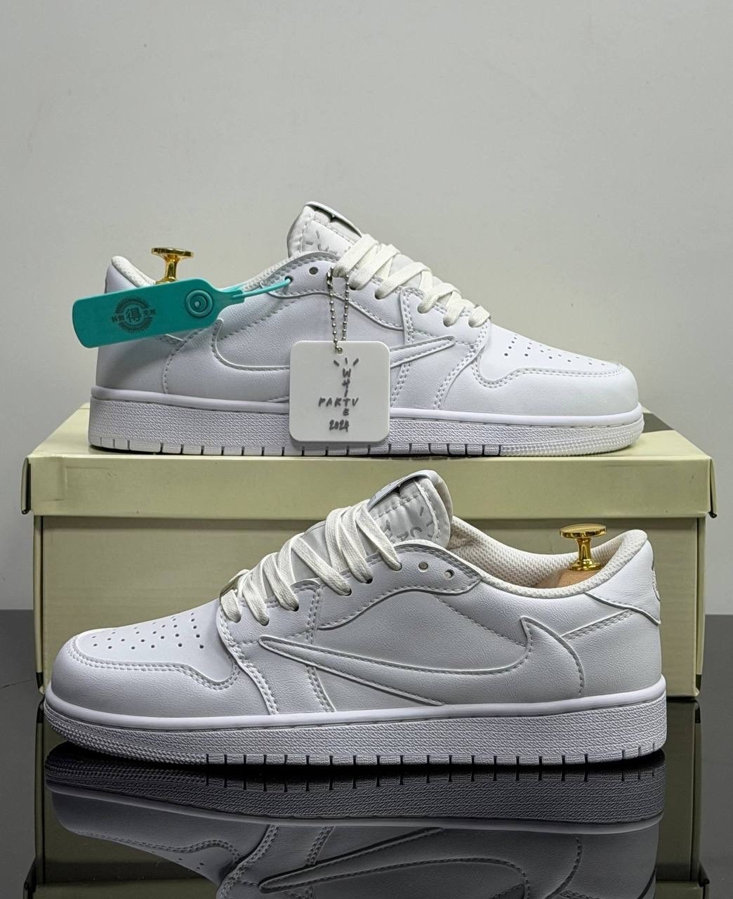 air jordan 1 low triple white,nike air jordan 1 low,кроссовки,кроссовки nike air jordan 1 low x travis scott,air jordan 1 low